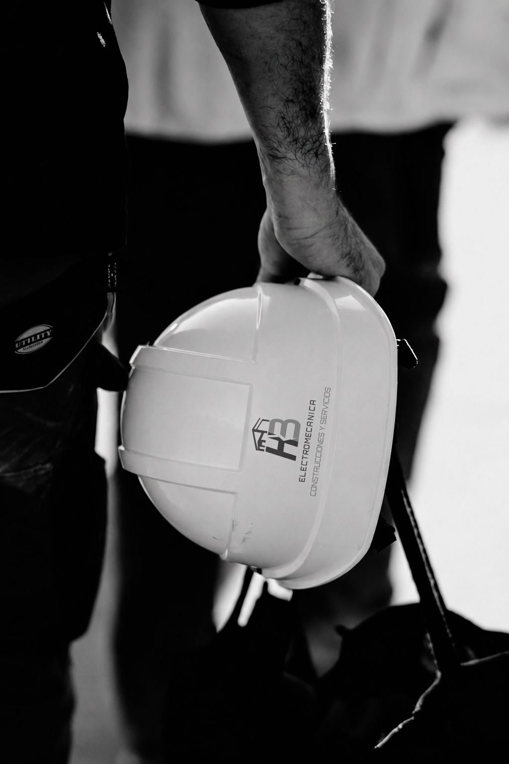 Casco de HB Electromecanica en obra